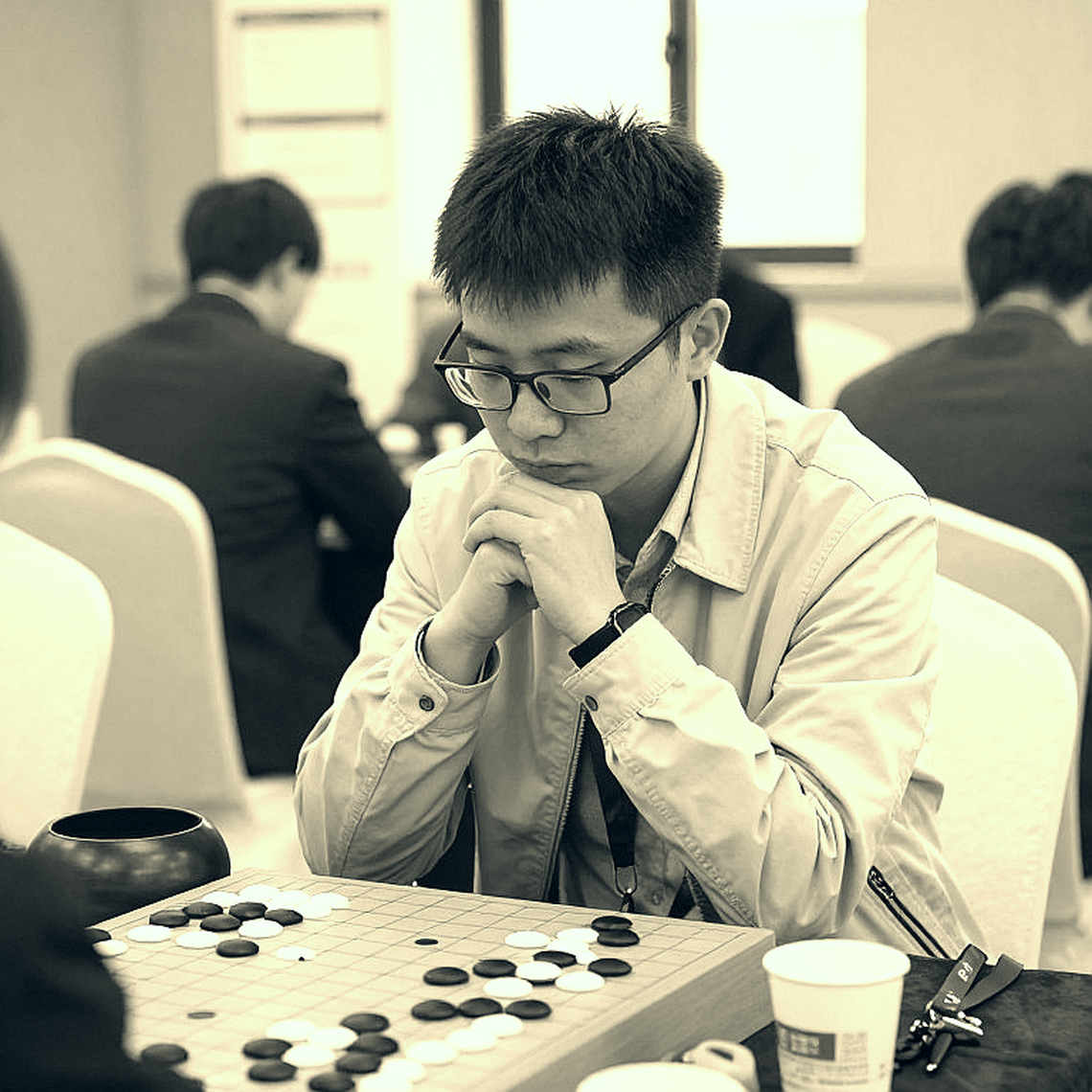 Elephant Gambit: khoá khai cuộc 60 phút, một tiêu đề mượn tên người khác và khoảng trống bằng chứng