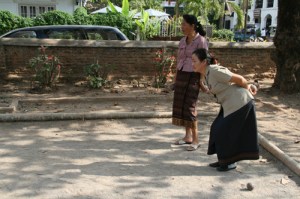 LAOS-luang-prabang-petanque-ecole
