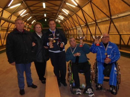 I genitori di Alessio insieme ai vincitori dell'edizione 2013 della Coppa Matteuzzi