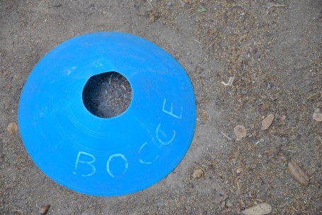 Cinesino blu con la scritta bocce