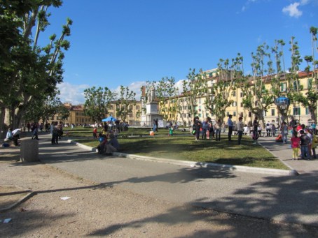 In Piazza Santa Caterina a Pisa per la petanque e Sport U