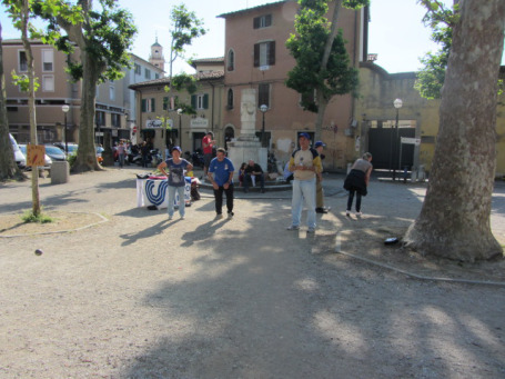 Pisa Bocce iniziativa in piazza a Pisa