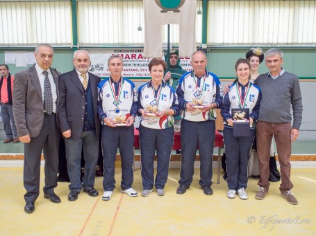 Elisa Fanicchi e gli altri atleti di Cortona premiati ad Arezzo