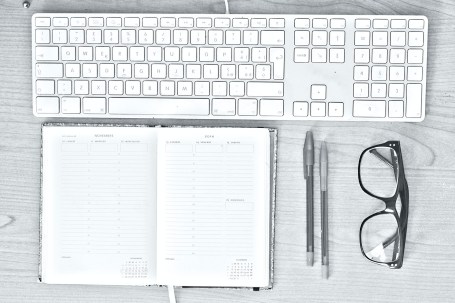 Scrivania - immagine da http://www.ilovecreativity.it/immagini-gratis/