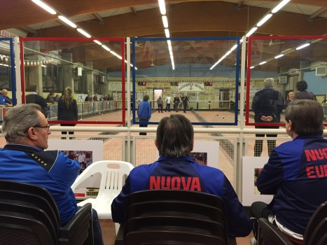 Nuova Europa che guarda giornalisti e politici gicoare